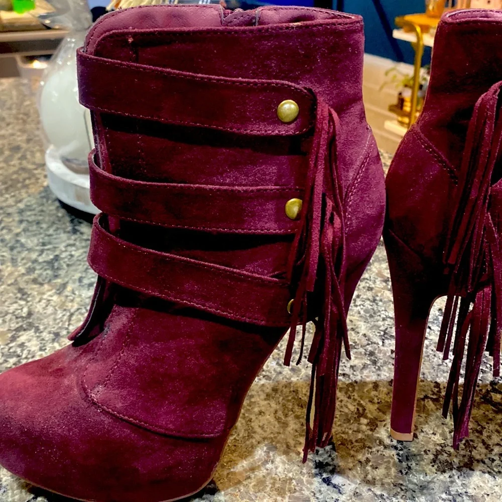 Suede Ankle Boots S7, Burgundy with fringe and metal details. Never worn!